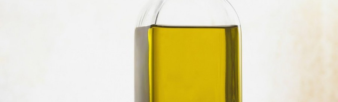 Come smacchiare l’olio d’oliva dai vestiti